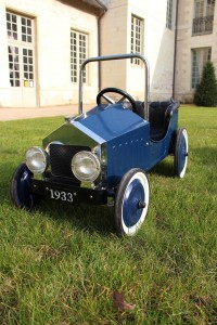 image-voiture pédale-bleue-foncé-animation-As-du-Volant-LudoLudam-Angers