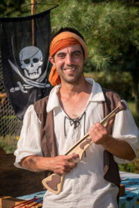 Image-Animation-Tir-aux-Pirates-Jeux-Bois-LudoLudam-Angers